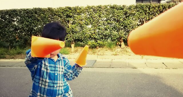 カラーコーンで遊ぶ