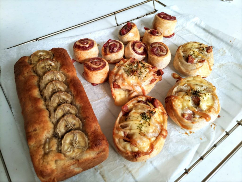 パンとバナナケーキ